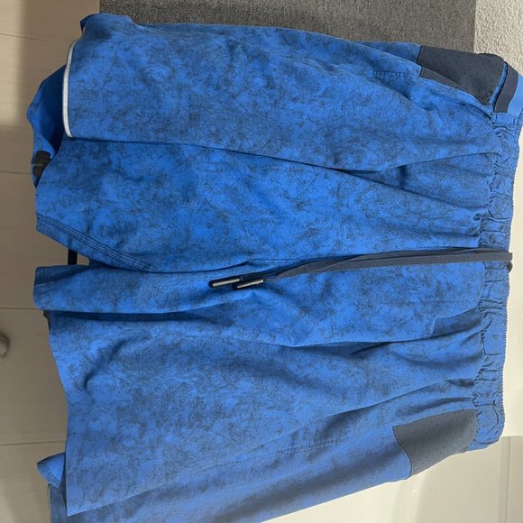 lululemon men's Surge shorts 7" - size Large - Picture 4 of 4